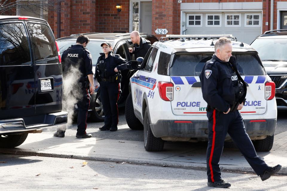 加拿大警方到命案現場調查。（路透社）