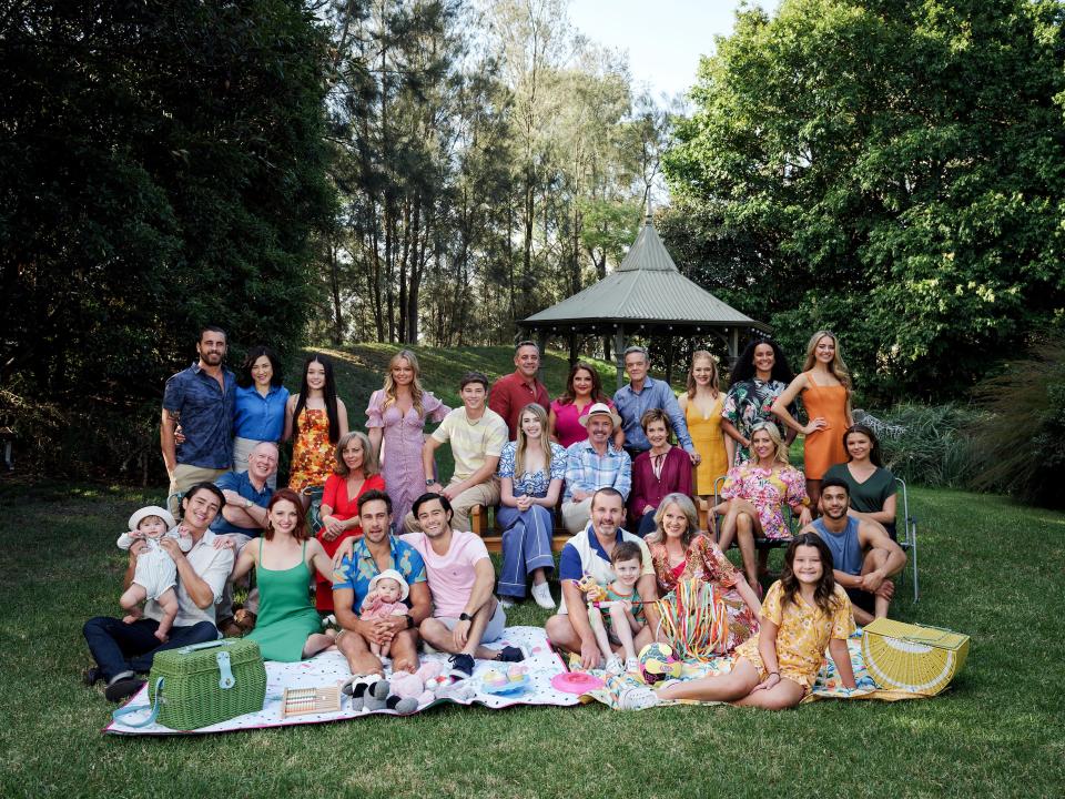 The Neighbours finale cast. (Fremantle)