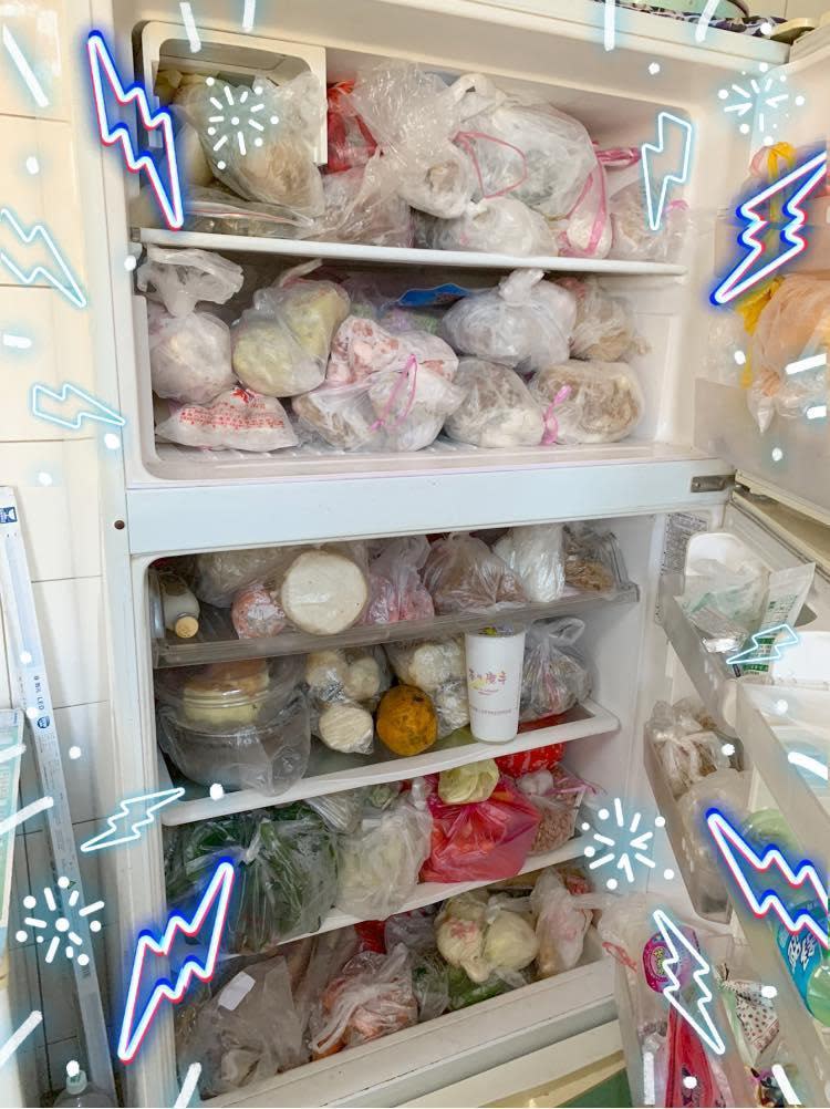 每個家庭使用冰箱的習慣有所不同，有一名網友抱怨「有人的冰箱這麼滿嗎？」。（翻攝自爆怨2公社臉書社團）