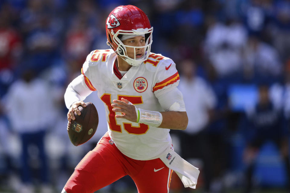 Patrick Mahomes and the Chiefs are looking to get back into the win column against Tom Brady and the Buccaneers. (AP Photo/Zach Bolinger)