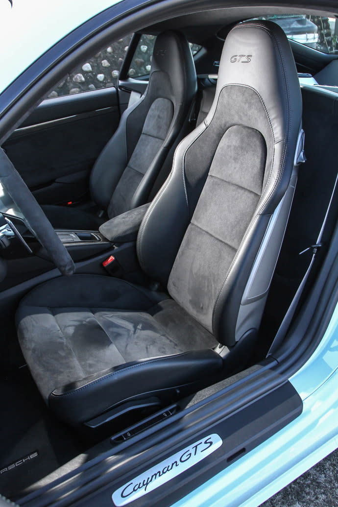 <span><span>座椅部份也同樣以Alcantara麂皮為主軸，頭枕上方也印有GTS字樣，並提供優異的包覆性及止滑性，讓駕駛者在激烈操駕時能夠精準的感受車輛動態。所有/汽車視界</span></span>