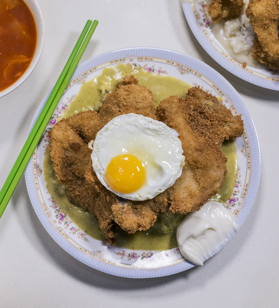 葵芳美食︱廿年歷史茶記！$50有找 即叫即炸巨型吉列豬扒飯 連餐湯及凍飲