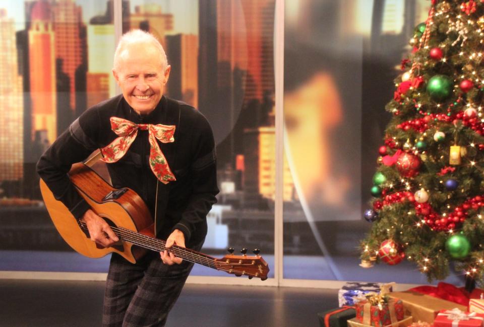 Elmo Shropshire performing at Christmas.