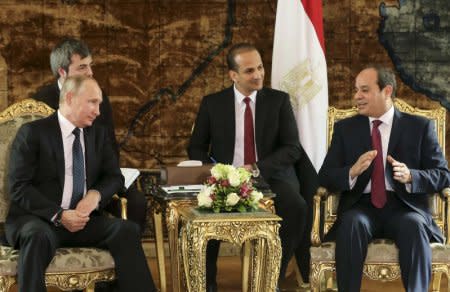 Russia's President Vladimir Putin (L) meets with Egypt's President Abdel Fattah al-Sisi (R) in Cairo, Egypt December 11, 2017. REUTERS/Alexander Zemlianichenko/Pool