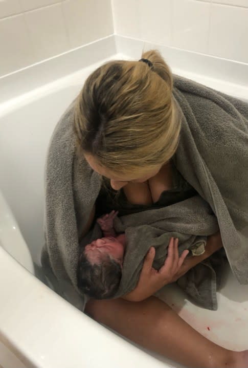 Katie Vasquez gives birth to child in bathtub. (Photo by Katie Vasquez).
