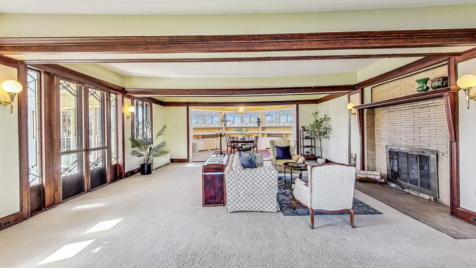 Warren Hickox House in Kankakee, Illinois living room