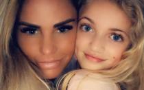 Fünf Kinder von drei Männern hat Katie Price. Ihre Tochter Princess Tiaamii Crystal Esther (Bild) hat dabei den ausgefallensten Namen erwischt. (Bild: www.instagram.com/officialkatieprice)