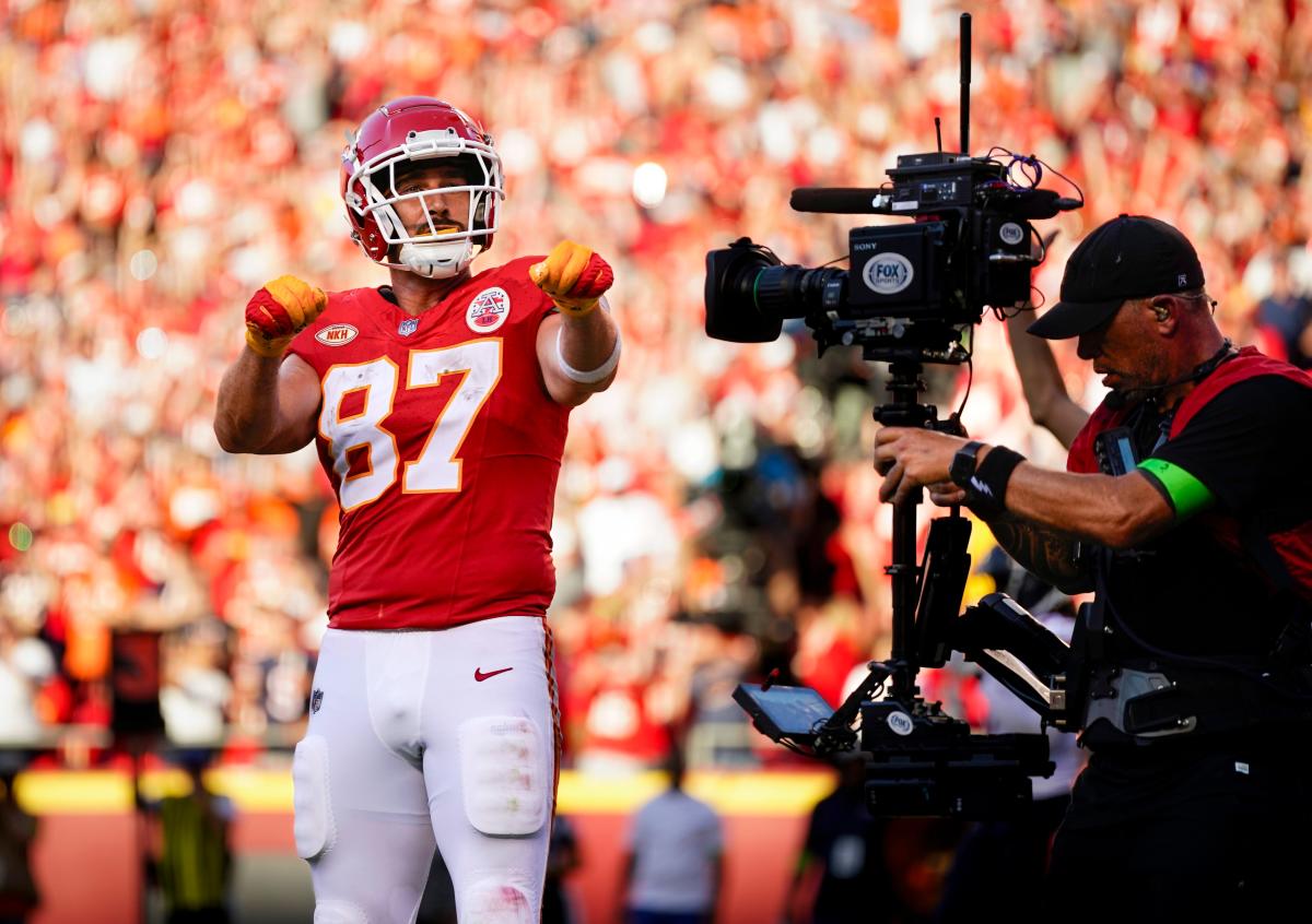 How to Watch Taylor Swift, Travis Kelce at Kansas City Chiefs vs. New York  Jets Tonight - CNET