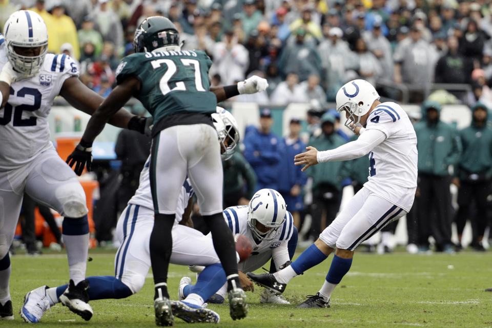 Indianapolis Colts' Adam Vinatieri (4) kicks a field goal during the second half of an NFL football game against the Philadelphia Eagles, Sunday, Sept. 23, 2018, in Philadelphia. (AP Photo/Chris Szagola)