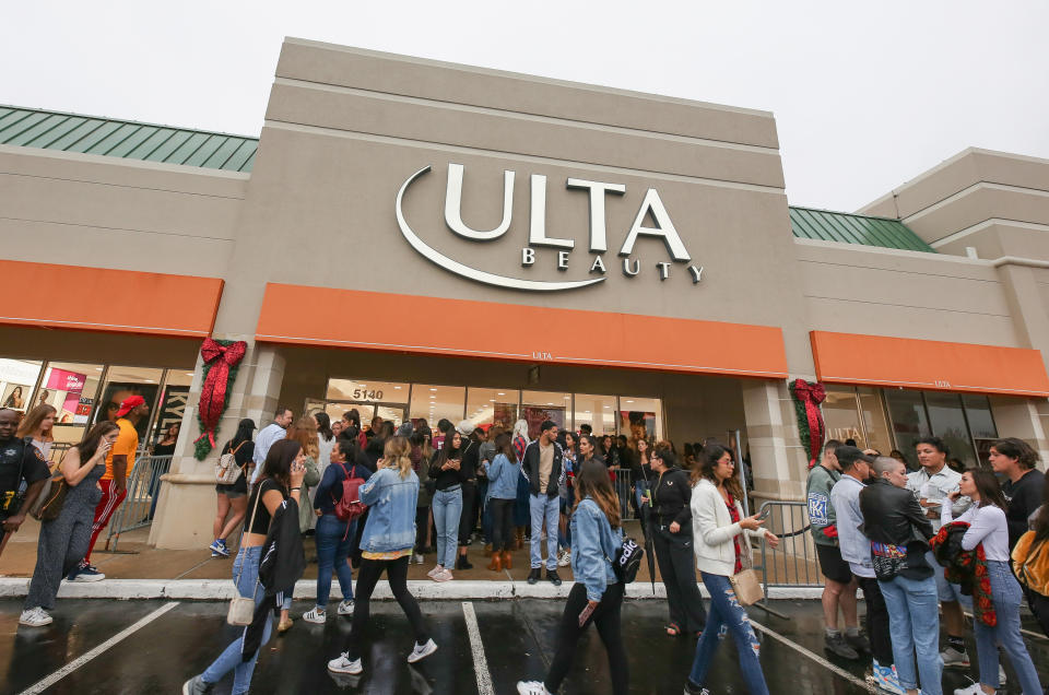 HOUSTON, TX - NOVEMBER 18:  Fans gather at local Ulta Beauty in Houston to greet Kylie Jenner. The impromptu visit to promote the exclusive launch of Kylie Cosmetics sparked hundreds of excited attendees. at The Galleria on November 18, 2018 in Houston, Texas.  (Photo by Rick Kern/Getty Images for Ulta Beauty)