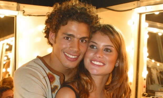 Alinne Moraes e Cauã Reymond namoraram durante três anos e terminaram a relação em 2007. Depois disso, além de trabalharem juntos na novela “Cordel Encantado”, em 2011, os dois viveram um casal no filme “Tim Maia”, de 2014. (Divulgação)