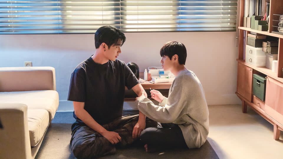 The on-screen adaptation of "Semantic Error" stars Park Seo-ham as Jang Jae-young and Jaechan as Chu Sang-woo. - WATCHA