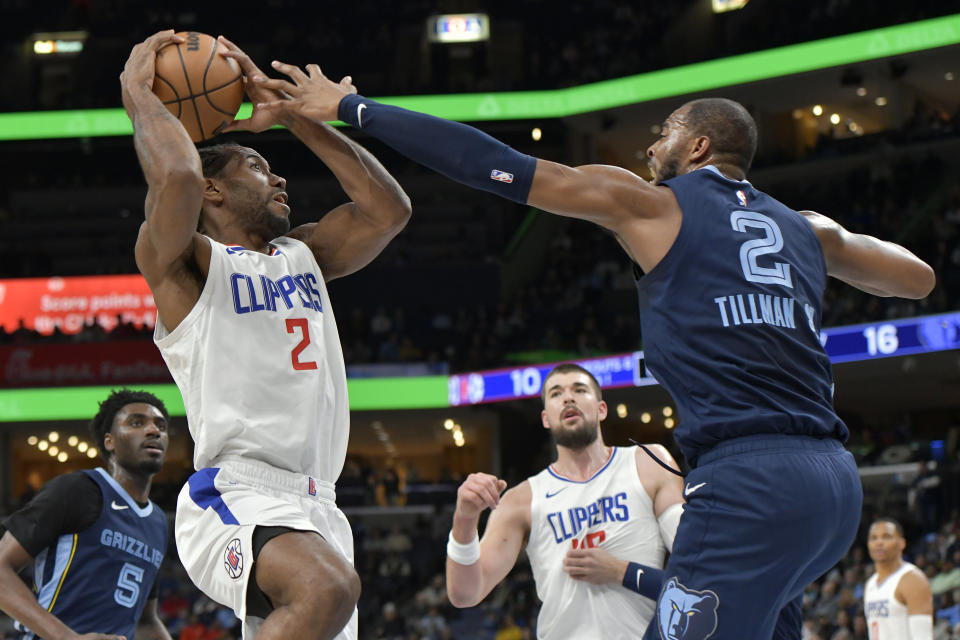 Los Angeles Clippers forward Kawhi Leonard, left, shoots agains Memphis Grizzlies forward Xavier Tillman during the first half of an NBA basketball game Friday, Jan. 12, 2024, in Memphis, Tenn. (AP Photo/Brandon Dill)