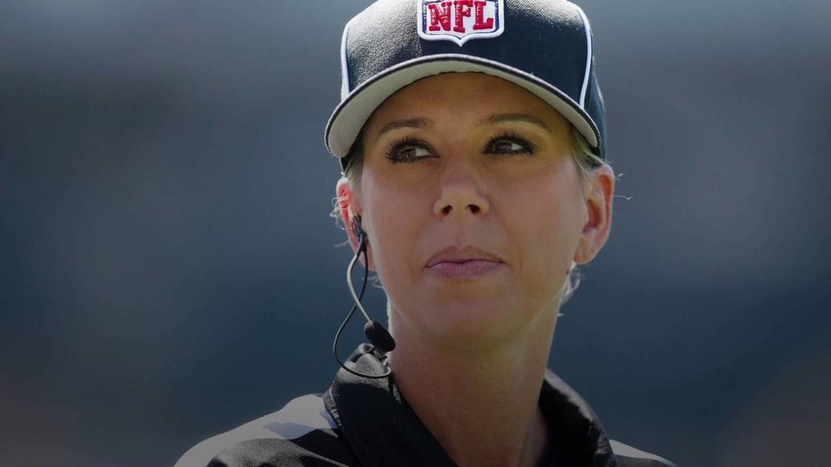 The Sweet Reason Referee Sarah Thomas Wore An Angel Pin Over Her Heart At The Super Bowl 