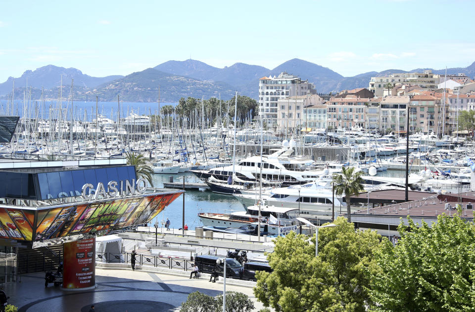 ARCHIVO - El puerto de Cannes durante los preparativos para el 72do Festival de Cine de Cannes, el 13 de mayo de 2019 en Cannes, Francia. Este año el festival ceebra su 75to aniversario. (Foto de Joel C Ryan/Invision/AP, archivo)