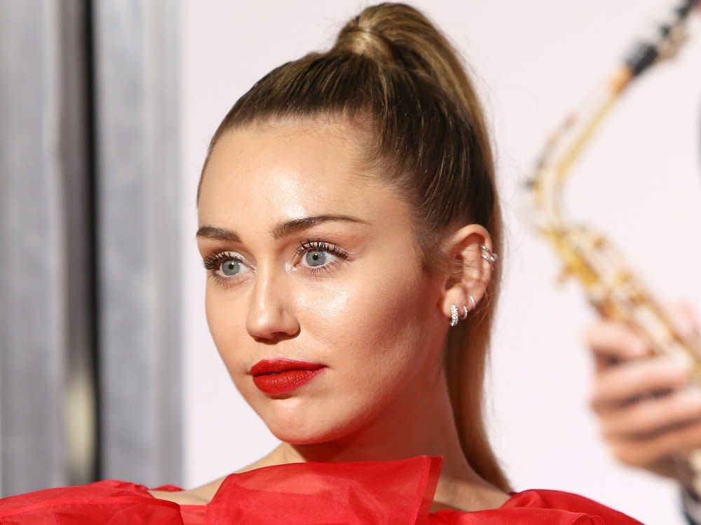 Ein angeblicher Stalker stört offenbar weiterhin die Ruhe von Miley Cyrus. (Bild: Kathy Hutchins/Shutterstock.com)
