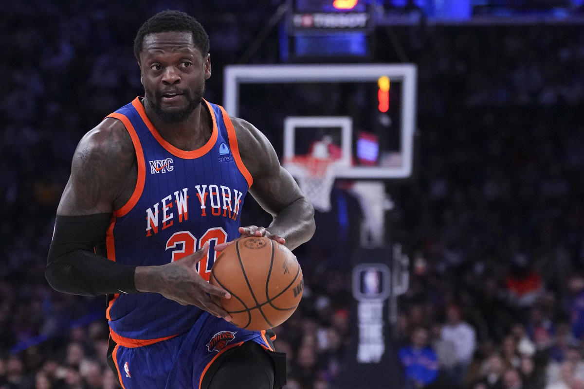 Julius Randle, Knicks forward, to undergo shoulder surgery, ending his season.