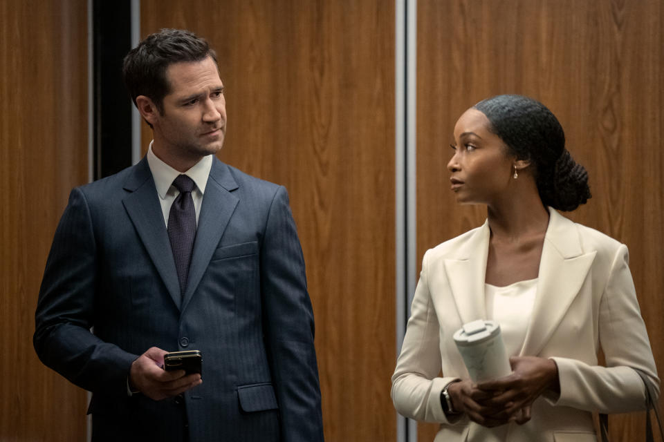 Manuel Garcia-Rulfo as Mickey Haller, Yaya DaCosta as Andrea Freeman in The Lincoln Lawyer (Netflix)