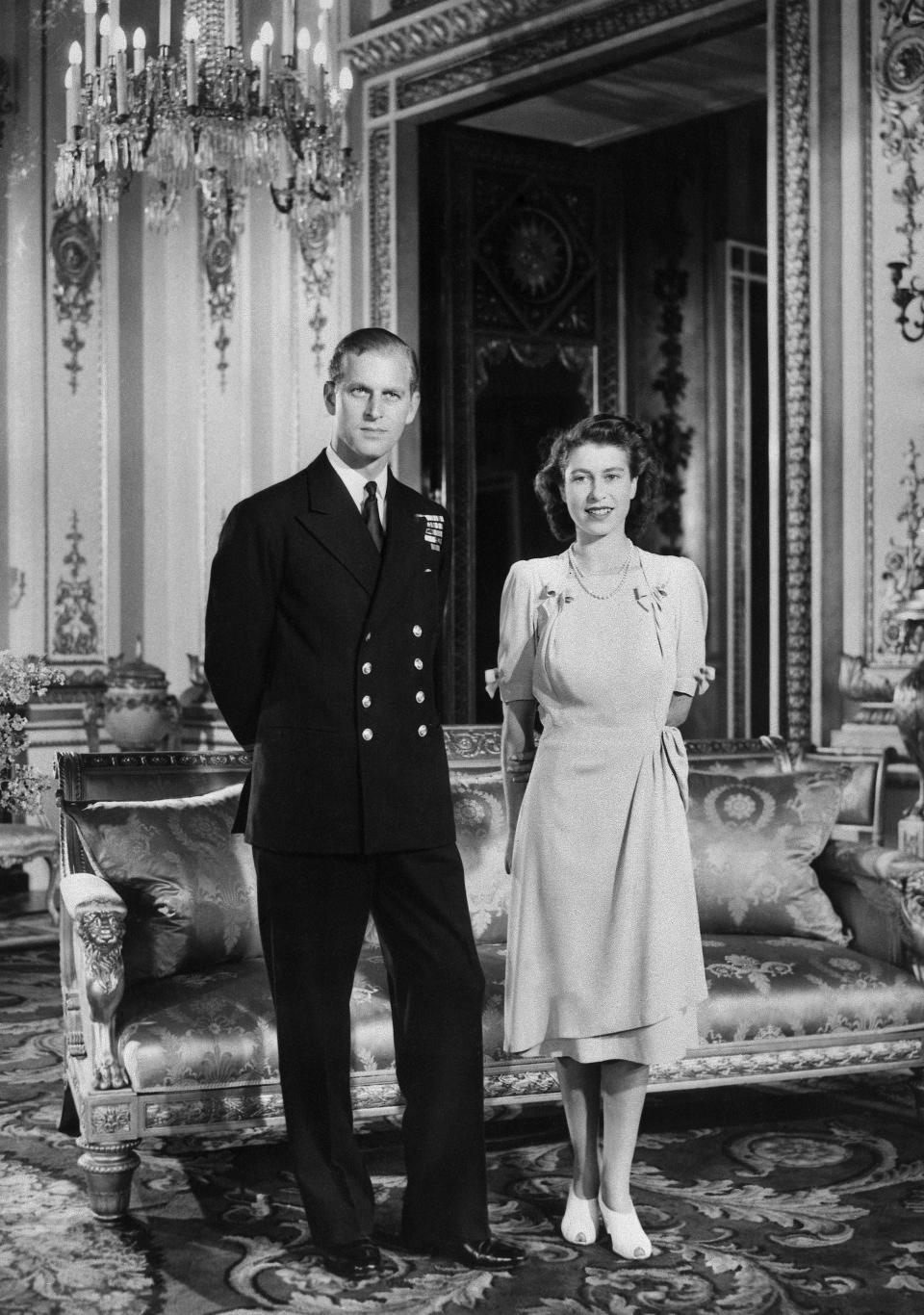 Die Queen und Prinz Philip bei der Verkündung ihrer Verlobung im Jahr 1947. (Bild: Getty Images)