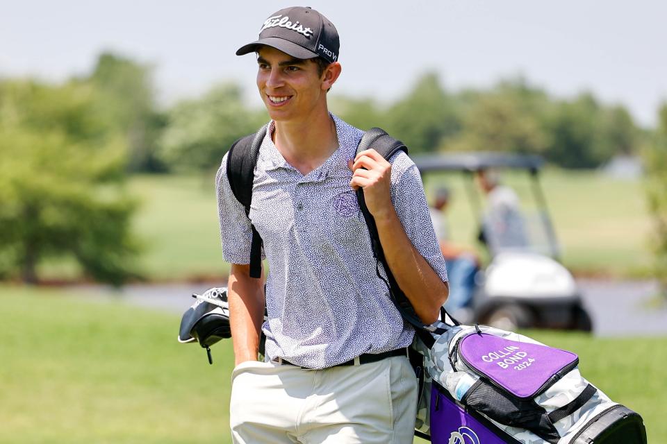 Collin Bond de Community Christian sale del green después de hundir su último putt durante el torneo de golf OSSAA Clase 2A en Lake Hefner Golf Club en Oklahoma City el martes 9 de mayo de 2023. Bond quedó primero en el individual y Community Christian quedó primero en el equipo evento.