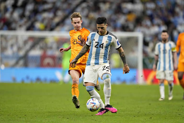 Enzo Fernández durante el partido de la Copa Mundial Qatar 2022 entre Argentina y Holanda, en el estadio Lusail, en Qatar