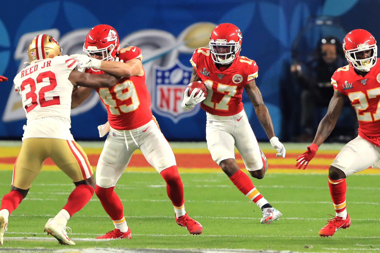 MIAMI, FLORIDA - FEBRUARY 02: Mecole Hardman #17 of the Kansas City Chiefs runs with the ball on the opening kick-off against the San Francisco 49ers in Super Bowl LIV at Hard Rock Stadium on February 02, 2020 in Miami, Florida. (Photo by Sam Greenwood/Getty Images)