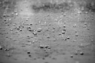 <b>Ombrophobie – Angst vor Regen </b> <br><br> Die meisten Menschen finden Regen einfach nur nervig, doch anderen jagen Wolkenbrüche Angstschauer über den Rücken: Ombrophobiker würden niemals bei Regen das Haus verlassen und bleiben bei einer schlechten Wettervorhersage vorsichtshalber lieber zu Hause.