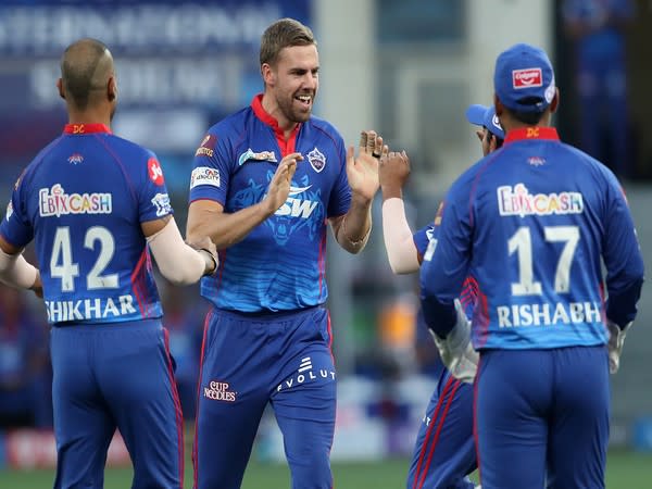 Anrich Nortje celebrating with DC teammates (Photo: Twitter/IPL)