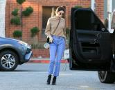 <p>Kenny never goes wrong by keeping it simple in mom jeans and a jumper. [Photo: Getty] </p>