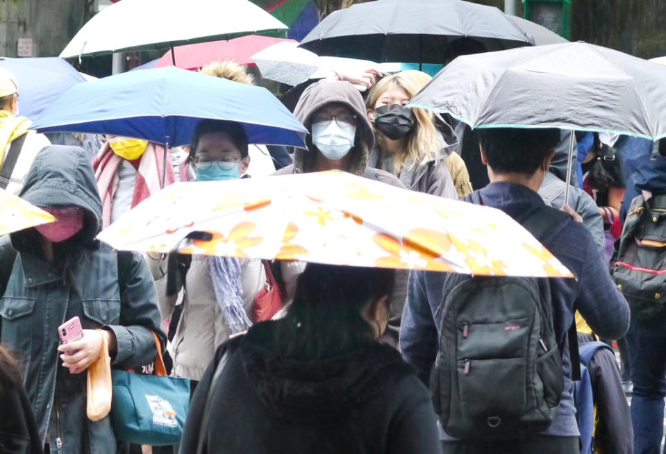 今晚至明天清晨（28日至29日）北部降雨機率提高，雨區範圍擴大，白天後剩北部山區及東半部地區有局部短暫陣雨。（示意圖／資料照）