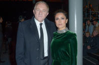 Le couple formé par Salma Hayek et François-Henri Pinault a beau transpirer l'amour et le bonheur, certains haters n'hésitent pas à le critiquer. En 2019, dans un entretien pour <em>Town & Country</em>, l'actrice a fait part des nombreuses critiques qu'elle reçoit fréquemment. <em>"Beaucoup de gens sont choqués que j’ai épousé celui avec lequel je suis mariée. Et j’intimide certaines personnes maintenant. Mais c’est une manière de manifester du racisme. Ils n’arrivent pas à croire qu’une Mexicaine puisse avoir ce genre de vie et ils sont mal à l’aise face à moi"</em>, a-t-elle avoué. Ni plus ni moins que du racisme.