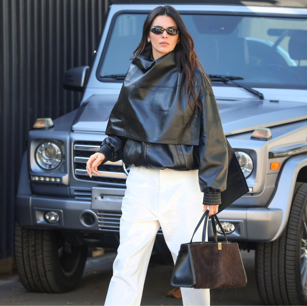  Kendall jenner in phoebe philo in west hollywood 2023. 