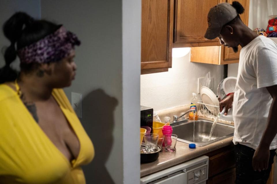 <div class="inline-image__title">1242870674</div> <div class="inline-image__caption"><p>Jamiya Williams, left, watches as her fiance, Terrence Carter, right, pours bleach into the water before washing dishes in response to the water crisis on September 01, 2022 in Jackson, Mississippi. The water pressure increased in their apartment on Wednesday, however the water is still unsafe to drink.</p></div> <div class="inline-image__credit">Photo by Brad Vest/Getty Images</div>