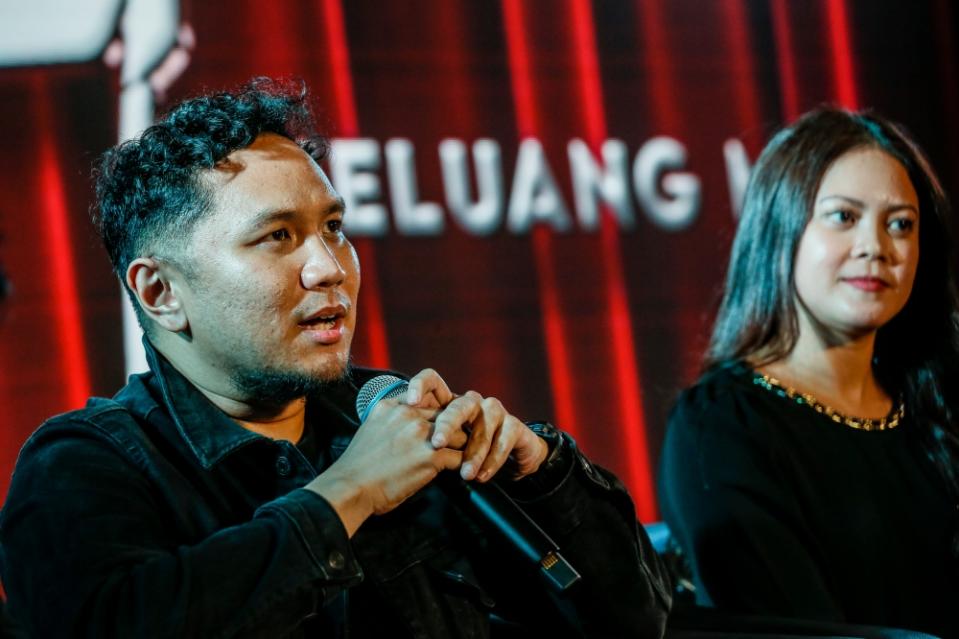 ‘Keluang Man’ director Anwari Ashraf (left) said the film will pay homage to its animated series created by the late Datuk Kamn Ismail. — Picture by Hari Anggara