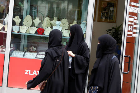 Tourists from the Middle East look at jewelry in a shop in Ilidza near Sarajevo, Bosnia and Herzegovina, August 19, 2016. Picture taken August 19, 2016. REUTERS/Dado Ruvic