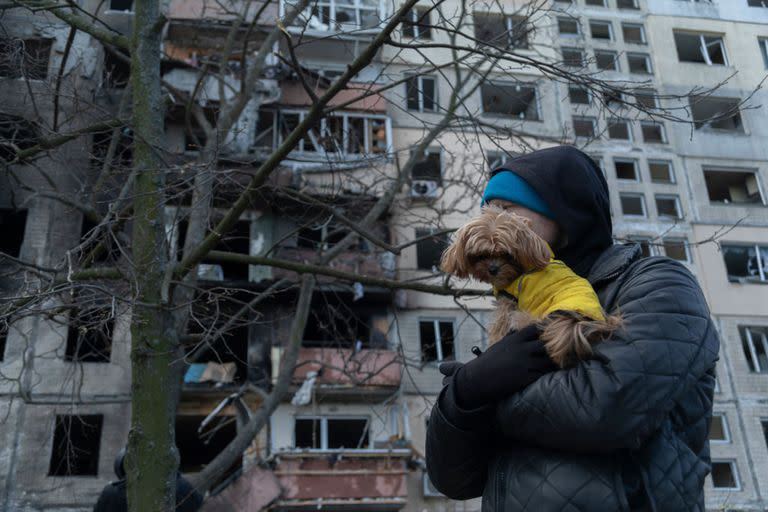 Edificio residencial da&#xf1;ado por bombardeos rusos en Obolon, un barrio de Kiev, a 8 km de la plaza Maidan, el 14 de marzo de 2022