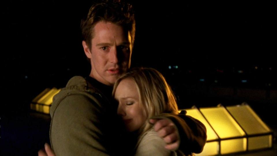 Jason Dohring and Kristen Bell in Veronica Mars Season 2