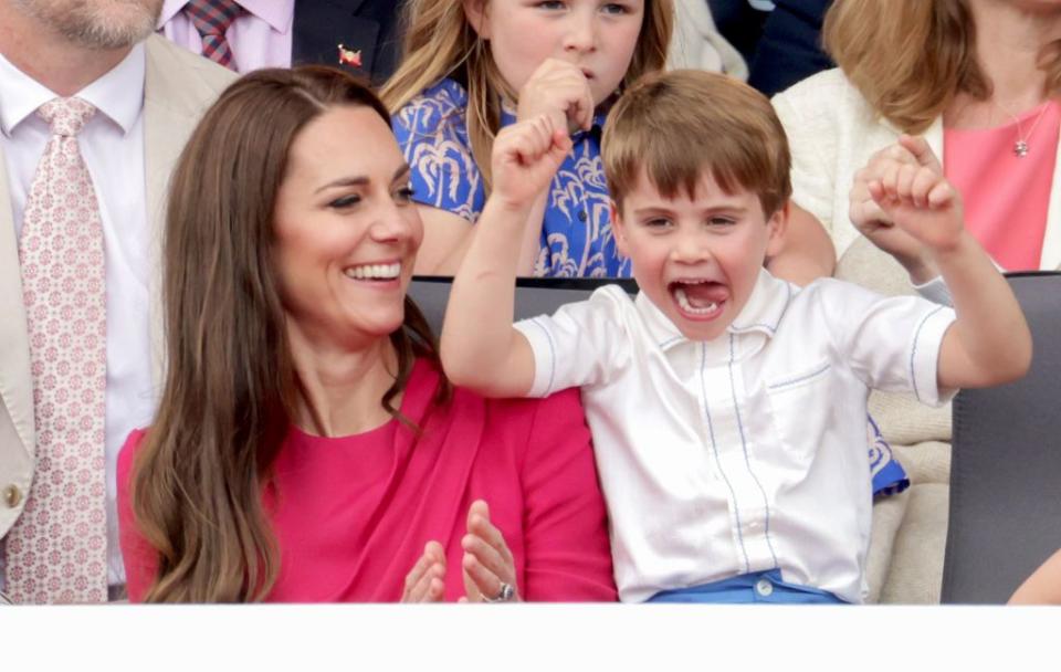 kate middleton laughs with prince louis during the platinum pageant on 5 june 2022