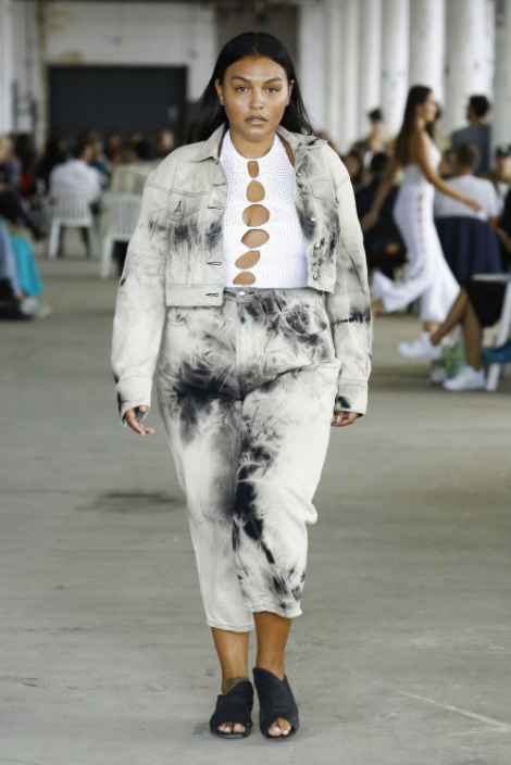 <p>Curvy model Paloma Elsesser wears a tie-dye denim ensemble for Eckhaus Latta’s spring 2019 show during New York Fashion Week. (Photo: Mitchel Sams) </p>