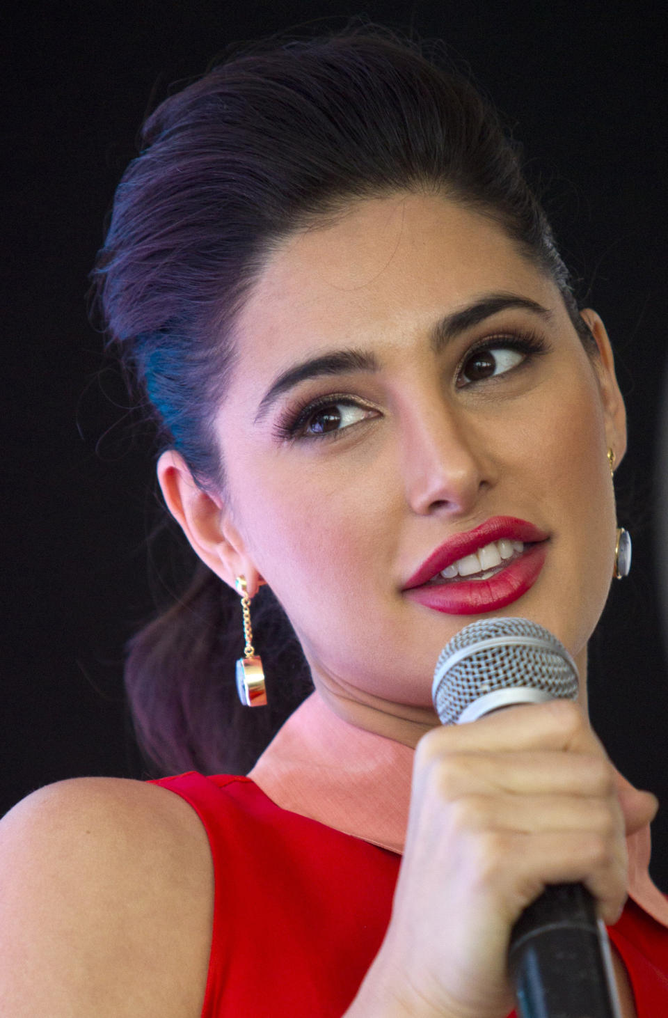 Bollywood actor Nargis Fakhri speaks during the unveiling of Samsung ChatOn application for instant messaging and file sharing, in New Delhi, India, Wednesday, April 16, 2014. The messaging application provides instant translation between English and Hindi, according to a press release. (AP Photo/Tsering Topgyal)