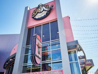 exterior of voodoo donut at universal orlando