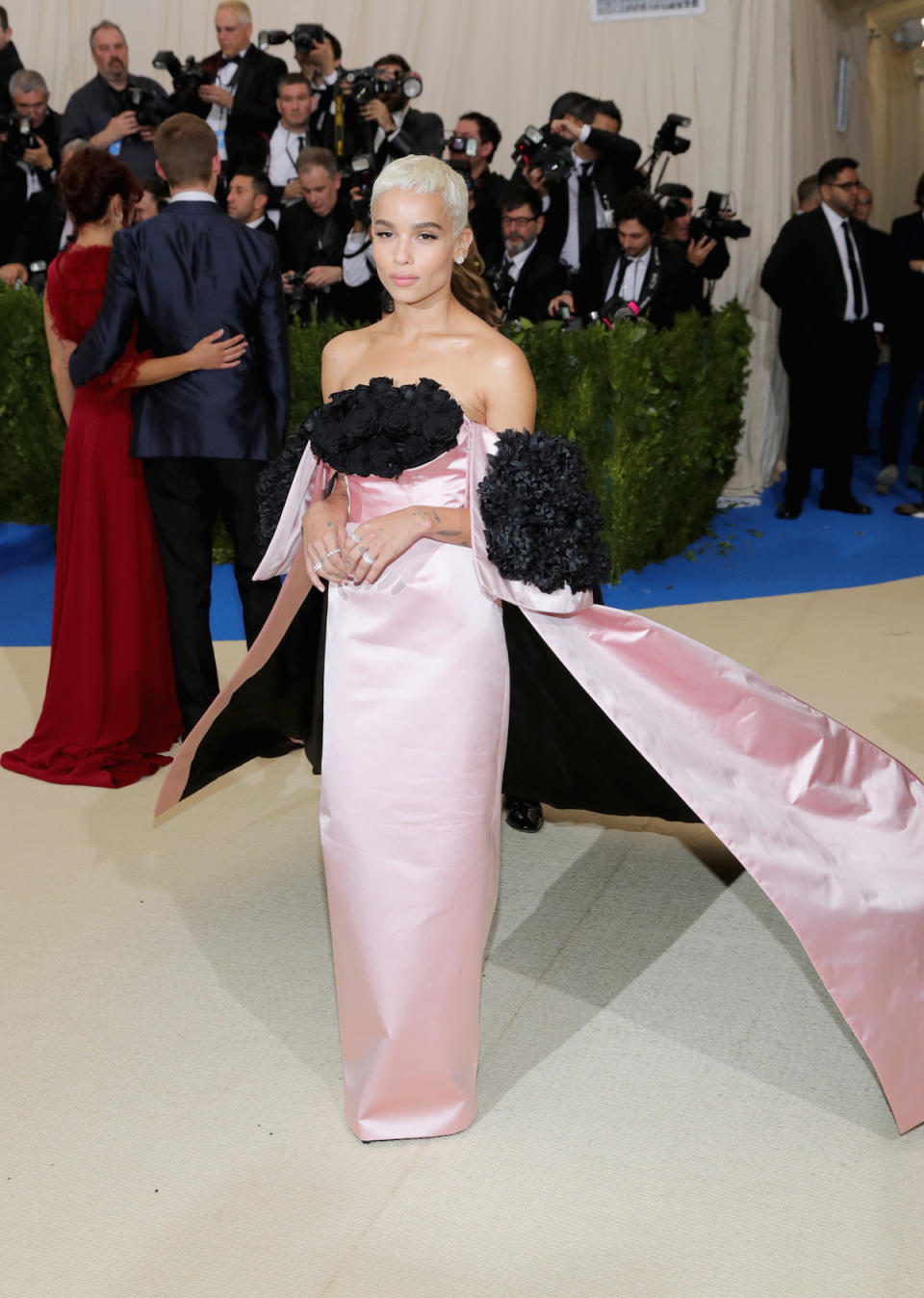 <p>Zoe Kravitz wore a pink strapless Oscar de la Renta gown with an off-the-shoulder train. (Photo by Neilson Barnard/Getty Images) </p>