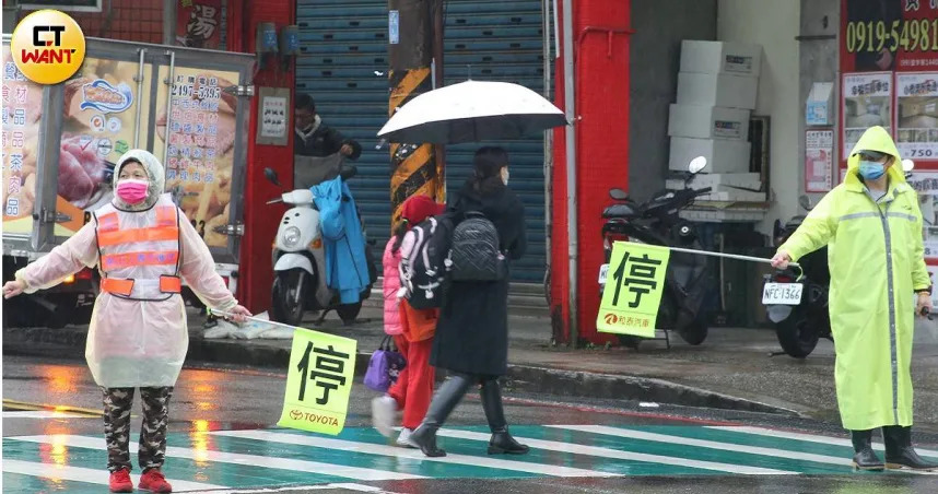 今、明（23日、24日）兩天大陸冷氣團影響，北部、東北部及東部天氣偏冷，其他地區早晚亦偏冷。（圖／黃鵬杰攝）