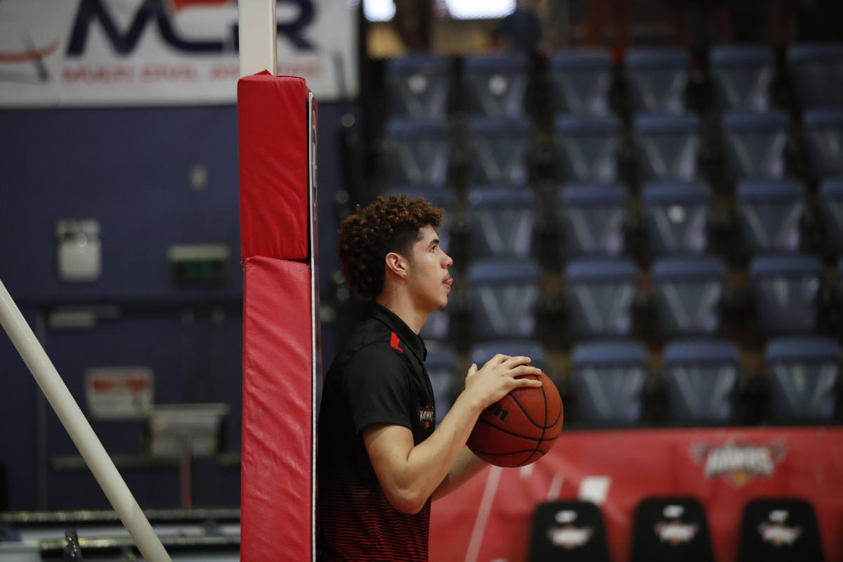 LaMelo Ball drops 92-points in a high school game as a sophomore