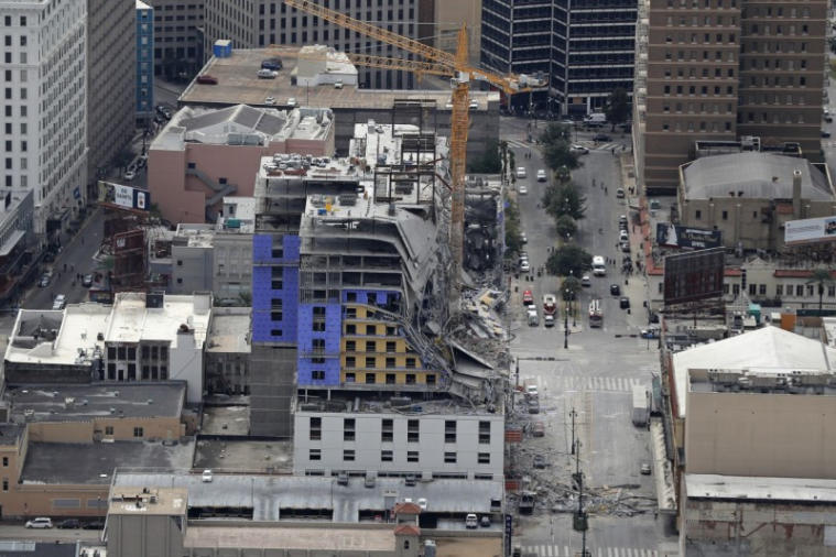 美國紐奧良正在興建中的硬石飯店，12日上午突然坍塌。（圖／達志／美聯社）