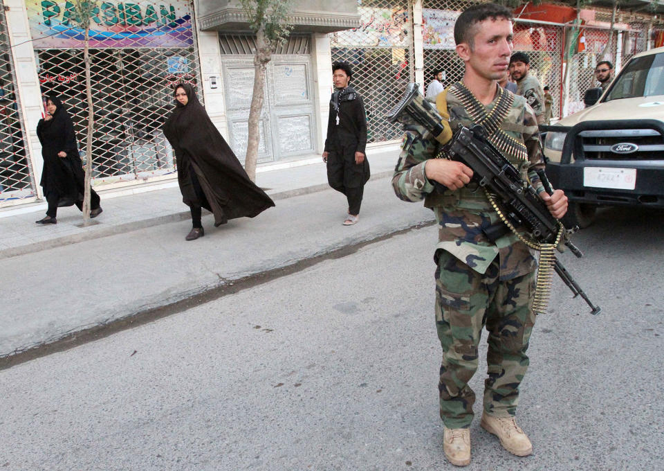 <p>A member of Afghan National Army (ANA) stands guard near a mosque after an overnight suicide attack in Herat, Afghanistan, Aug. 2, 2017. (Photo: Mohammad Shoib/Reuters) </p>