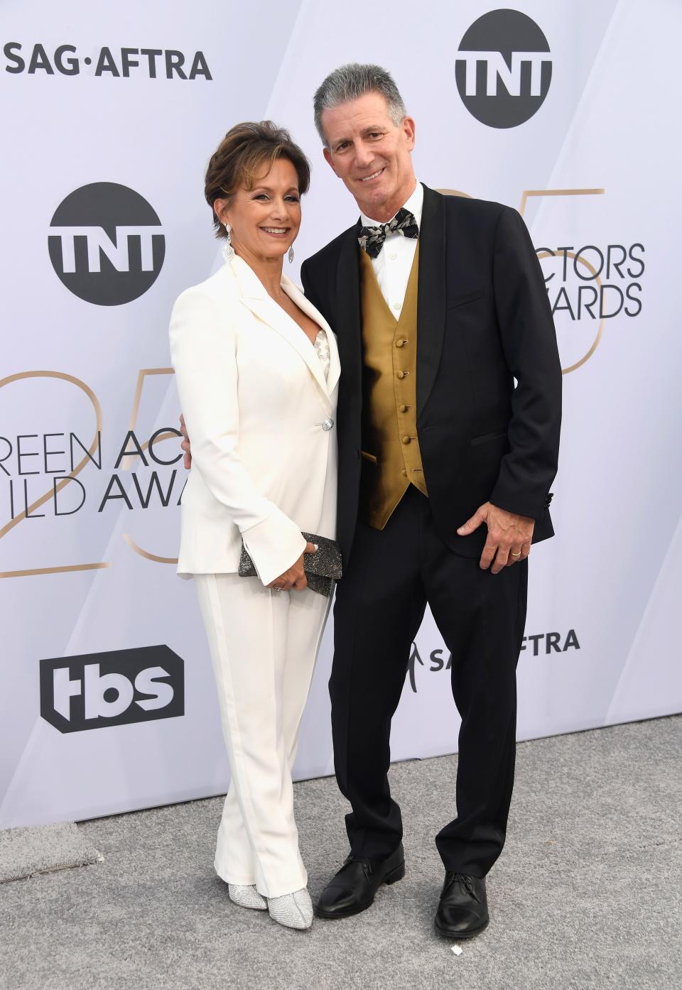 <h1 class="title">Gabrielle Carteris and Charles Isaacs</h1><cite class="credit">Photo: Getty Images</cite>