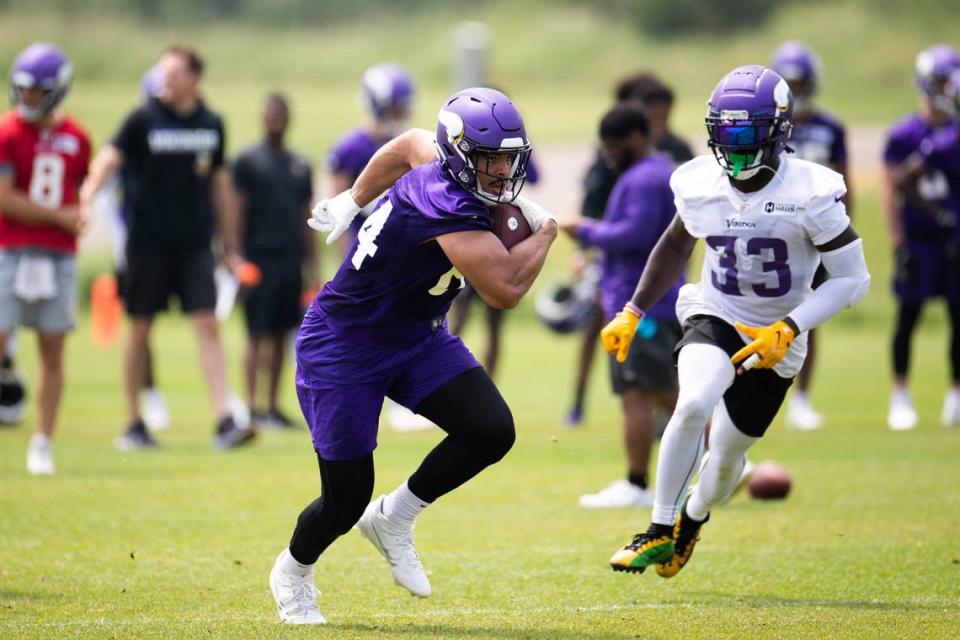 Josh Oliver practices with the Minnesota Vikings on June 6, 2023, in Eagan, Minnesota.