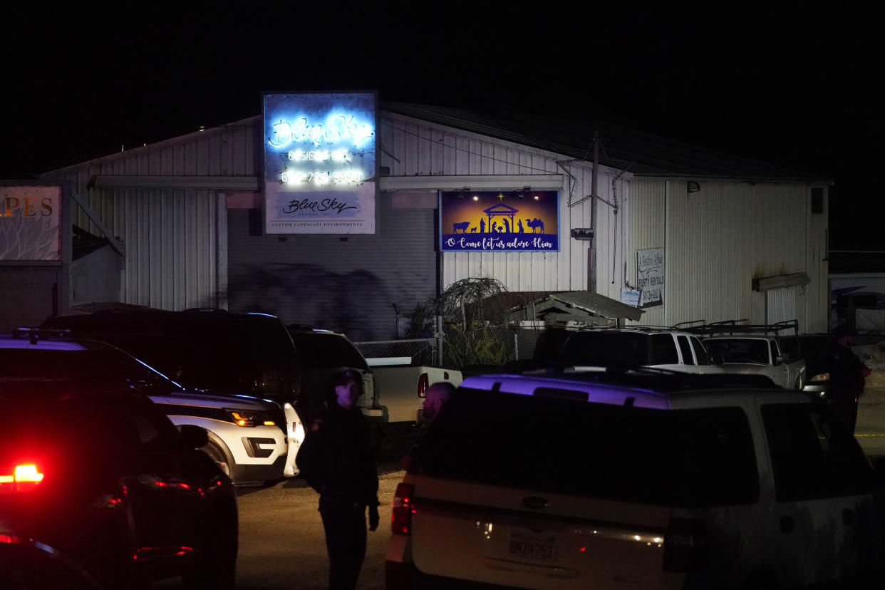 La vista exterior del sitio donde se registró un tiroteo, el lunes 23 de enero de 2023, en Half Moon Bay, California. (AP Foto/Jeff Chiu)