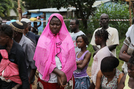 Victims of the flash flood gather at the IDP centre at Makayama, in Freetown August 18, 2017. REUTERS/Afolabi Sotunde